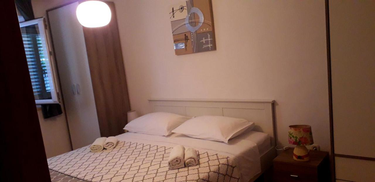 Mateo Apartamento Dugi Rat Exterior foto